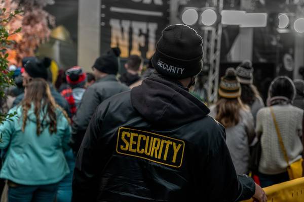 What Should You Expect from a Professional Security Guard Service?