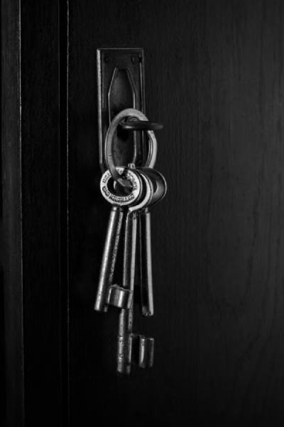 Letting Someone Change Your Locks Is a Big Deal: Here’s What to Ask First